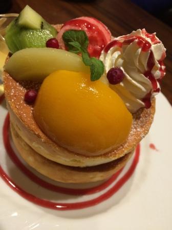 桃のダブルスフレパンケーキ②