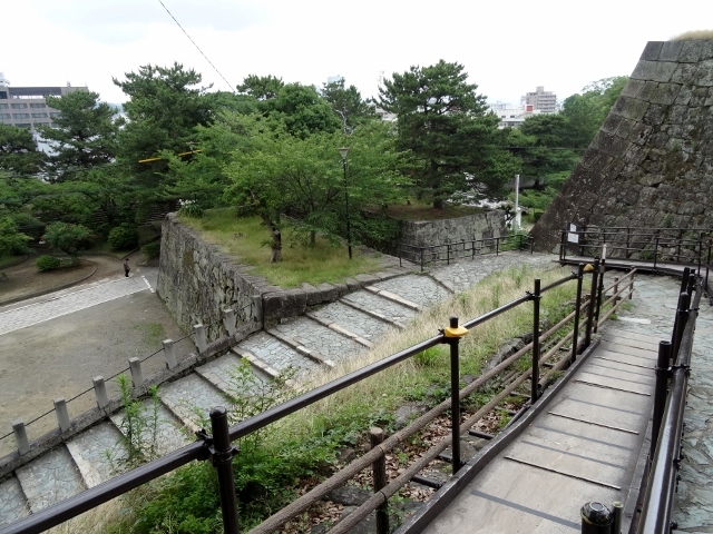 和歌山城　つづらおりの石段