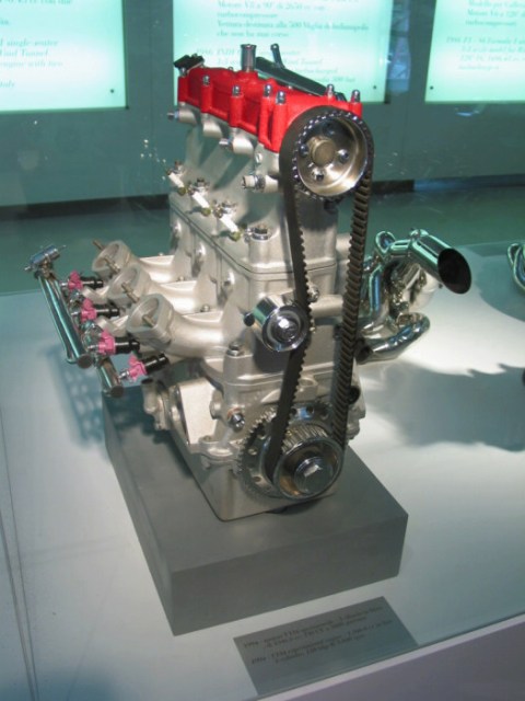 フェラーリ　エンジン
