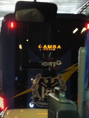 ガンバ大阪サポーターのバス？