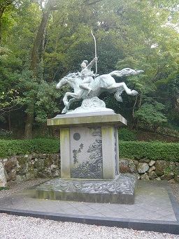 640px-Oda_Nobunaga_bronze_statue_1.jpg