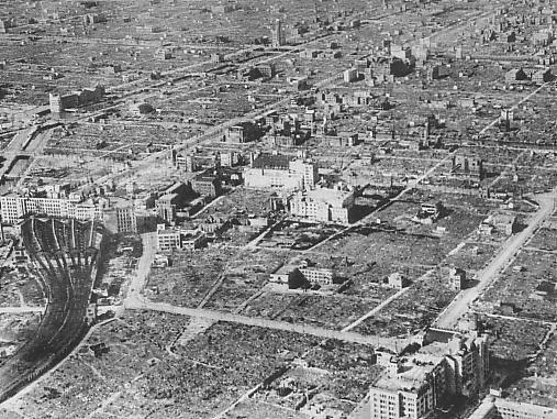Osaka_after_the_1945_air_raid.jpg