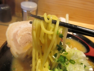 誠　味噌ﾗｰﾒﾝ　麺
