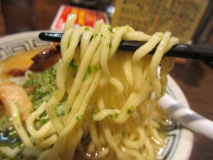 ﾁｬｰｼｭｳﾔ武蔵ｱﾋﾟﾀ亀田　ｶﾗｼ味噌ﾗｰﾒﾝ　麺