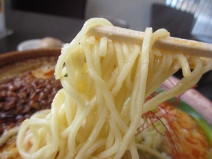 ふじの新津店　味噌担々ｿﾊﾞ　麺