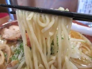 満月安田店　辛味噌ﾗｰﾒﾝ　麺