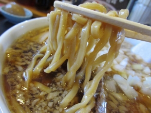 鯉次　背油ﾗｰﾒﾝ　麺