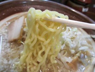 市玄　背油ﾗｰﾒﾝ　麺